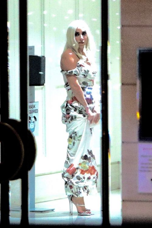 Lady Gaga Out for Dinner at 1 Hotel in West Hollywood 11/03/2021 1