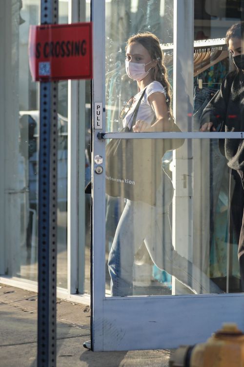 Lily-Rose Depp in Short Top Out Shopping in Beverly Hills 11/05/2021 6
