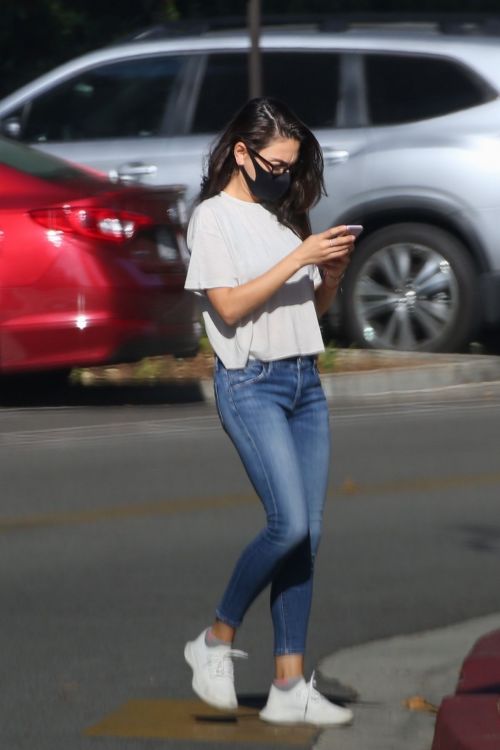Mila Kunis in White Top and Ankle Denim Out and About in Beverly Hills 11/04/2021 6