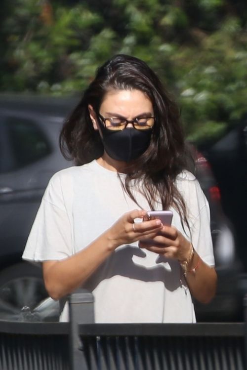 Mila Kunis in White Top and Ankle Denim Out and About in Beverly Hills 11/04/2021 7