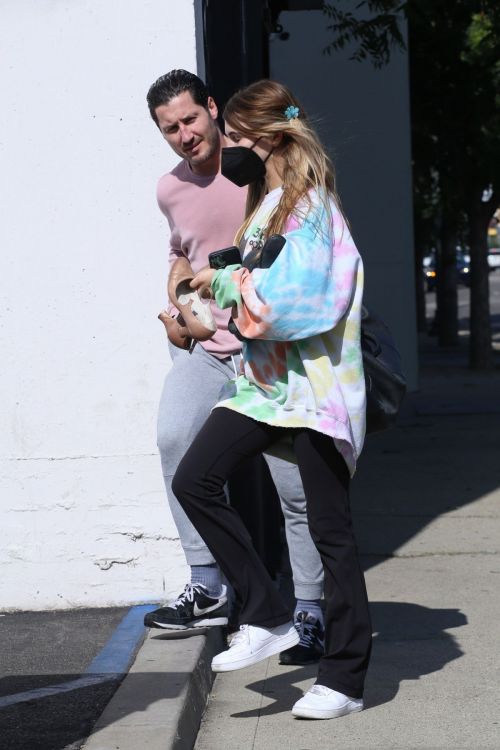 Olivia Jade Giannulli Leaves Dancing With The Stars Rehearsal Studio in Los Angeles 11/04/2021 2