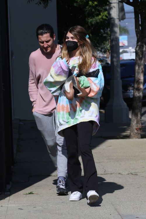 Olivia Jade Giannulli Leaves Dancing With The Stars Rehearsal Studio in Los Angeles 11/04/2021 3