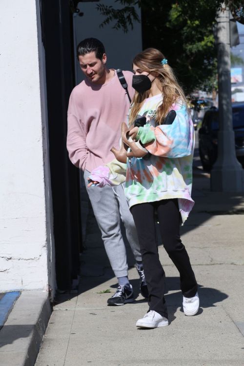 Olivia Jade Giannulli Leaves Dancing With The Stars Rehearsal Studio in Los Angeles 11/04/2021 5