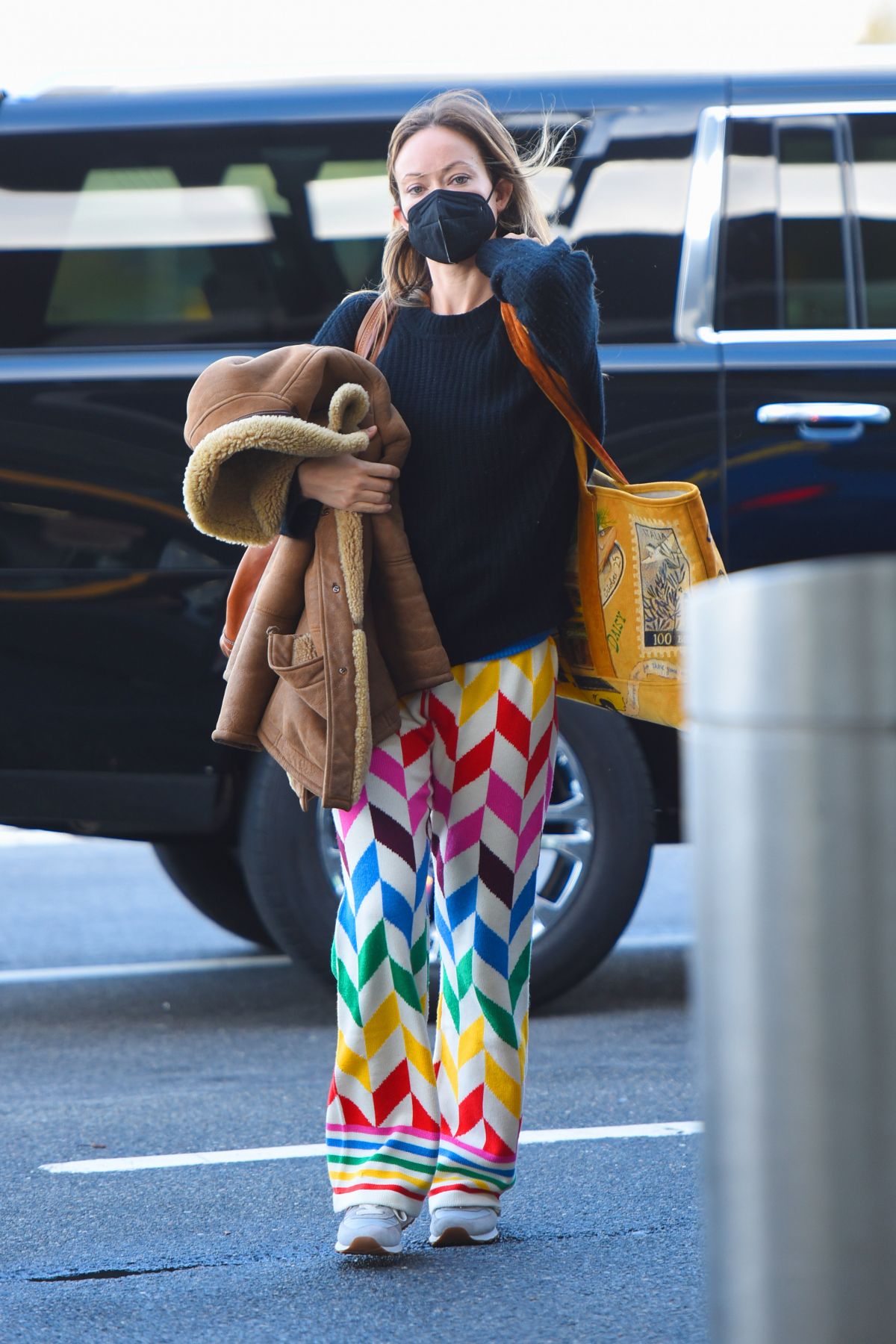 Olivia Wilde arrives at JFK Airport in New York 10/31/2021