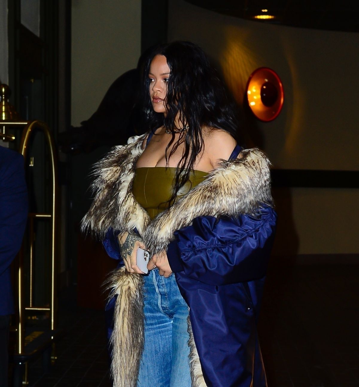 Rihanna in Ripped Jeans Out for Dinner in New York 11/03/2021 5