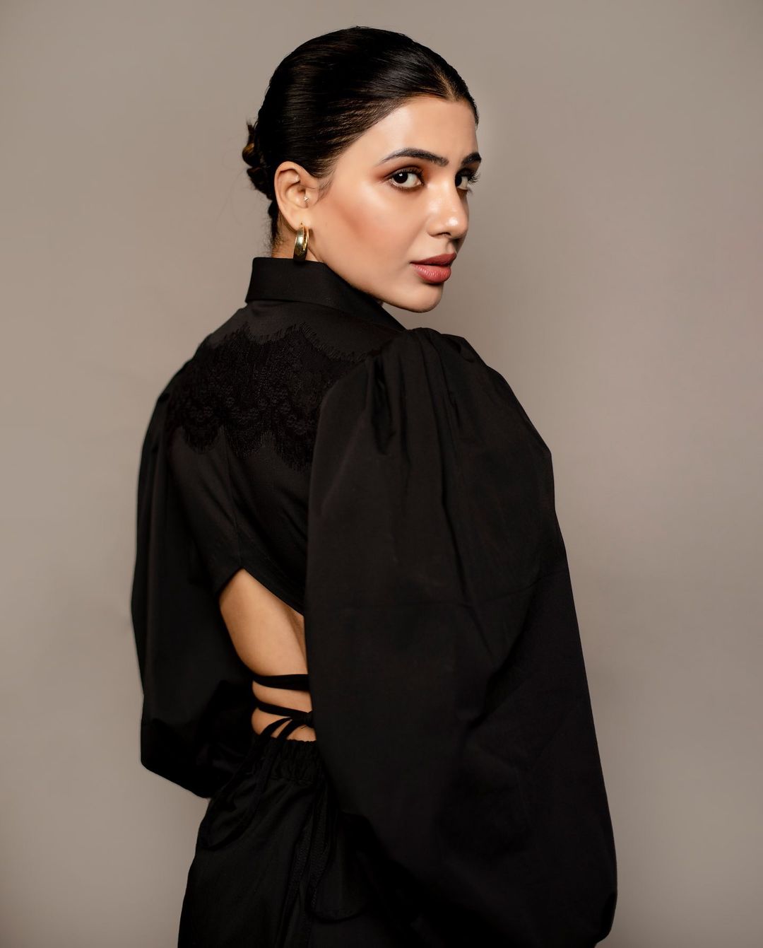 Samantha Ruth Prabhu Photoshoot in Black Outfit by Preetham Jukalker Collection 11/20/2021 3