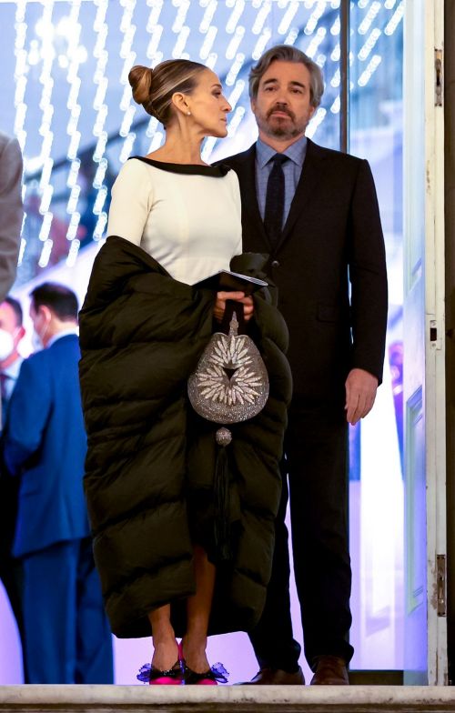 Sarah Jessica Parker on the sets of And Just Like That in New York 10/27/2021 2