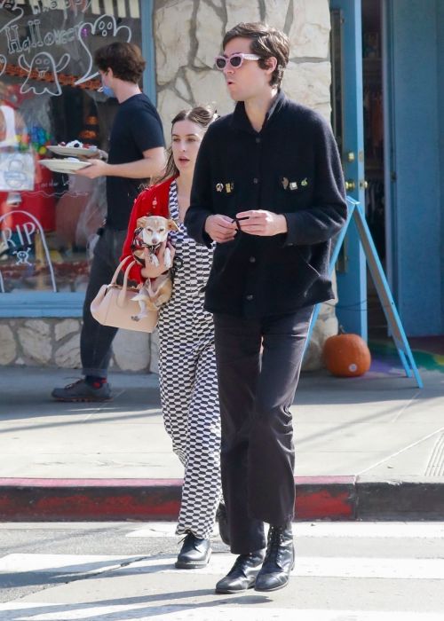 Scout Willis Out for Lunch with her Boyfriend at Lassens in Los Angeles 10/31/2021 1