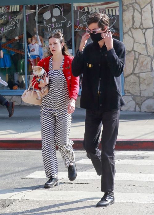 Scout Willis Out for Lunch with her Boyfriend at Lassens in Los Angeles 10/31/2021