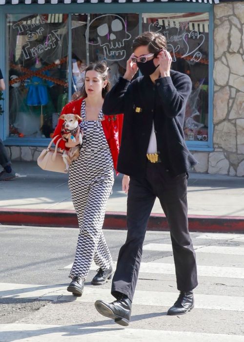 Scout Willis Out for Lunch with her Boyfriend at Lassens in Los Angeles 10/31/2021 3