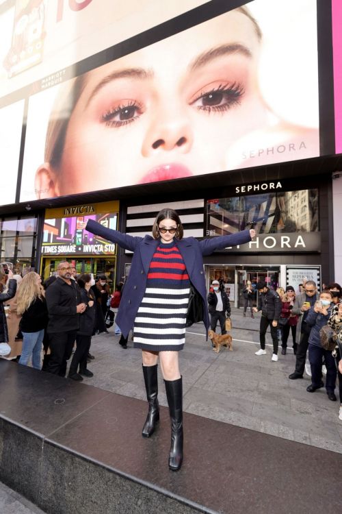 Selena Gomez at Sephora Store at Times Square in New York 11/04/2021 7
