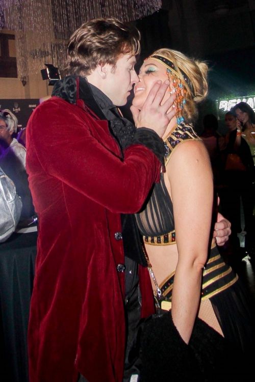 Shanna Moakler as Cleopatra arrives at Halloween Party in Los Angeles 10/30/2021 3