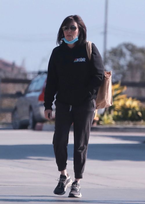 Shannen Doherty Out Shopping with Her Mom Rosa in Malibu 11/04/2021