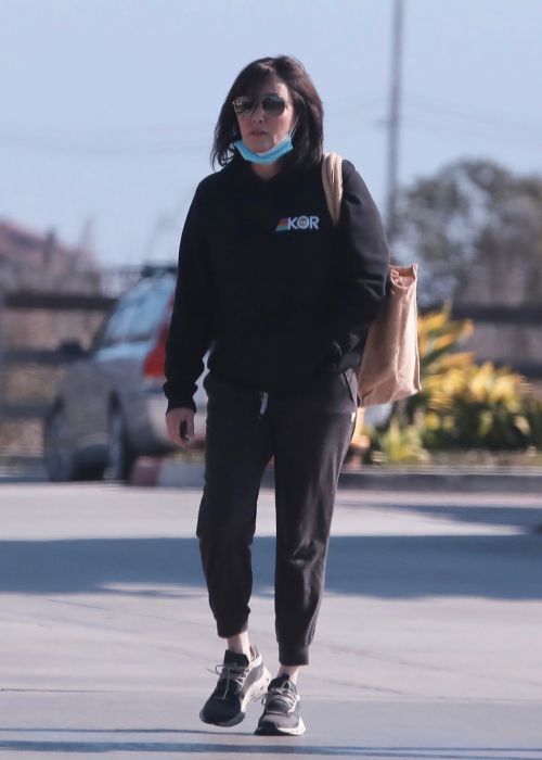 Shannen Doherty Out Shopping with Her Mom Rosa in Malibu 11/04/2021 2