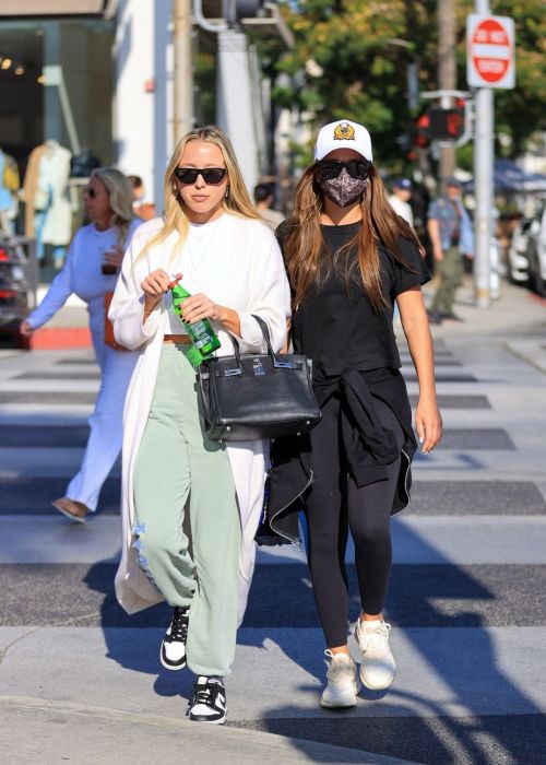 Sofia Richie at a Lunch Date with Friends in Beverly Hills 11/05/2021 1