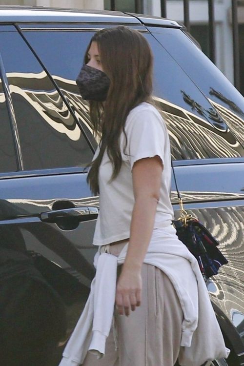 Sofia Richie seen in Face Mask and Track Paints Out in Beverly Hills 11/04/2021 1