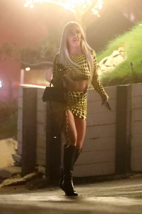 Tana Mongeau Out for Dinner with Friends at Yamashiro in Los Angeles 11/03/2021