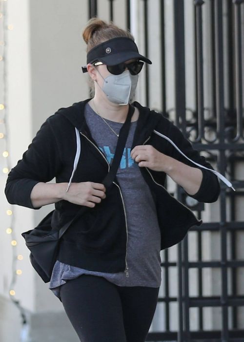 Amy Adams in Grey T-Shirt with Tights Out and About in Beverly Hills 12/05/2021 4