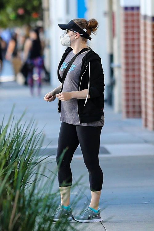 Amy Adams in Grey T-Shirt with Tights Out and About in Beverly Hills 12/05/2021 7