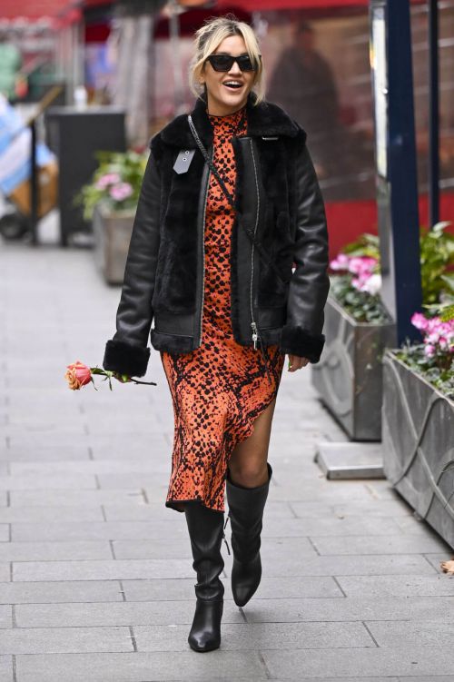 Ashley Roberts Leaves Heart Breakfast Show and Red Rose in Her Hand in London 4