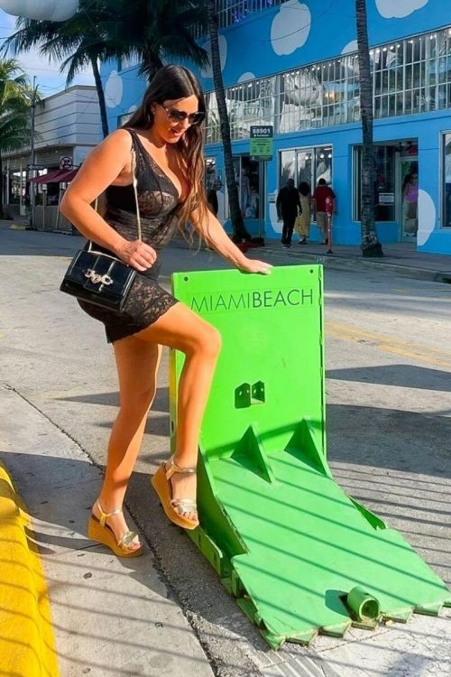 Claudia Romani flashes her legs Out at Art Basel in Miami 12/06/2021 3