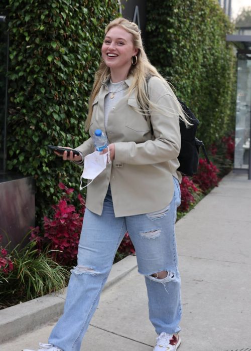 Iskra Lawrence in Ripped Jeans During Leaves a Meeting in West Hollywood 11/19/2021 4