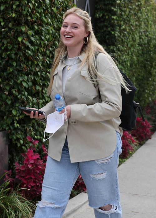 Iskra Lawrence in Ripped Jeans During Leaves a Meeting in West Hollywood 11/19/2021 3