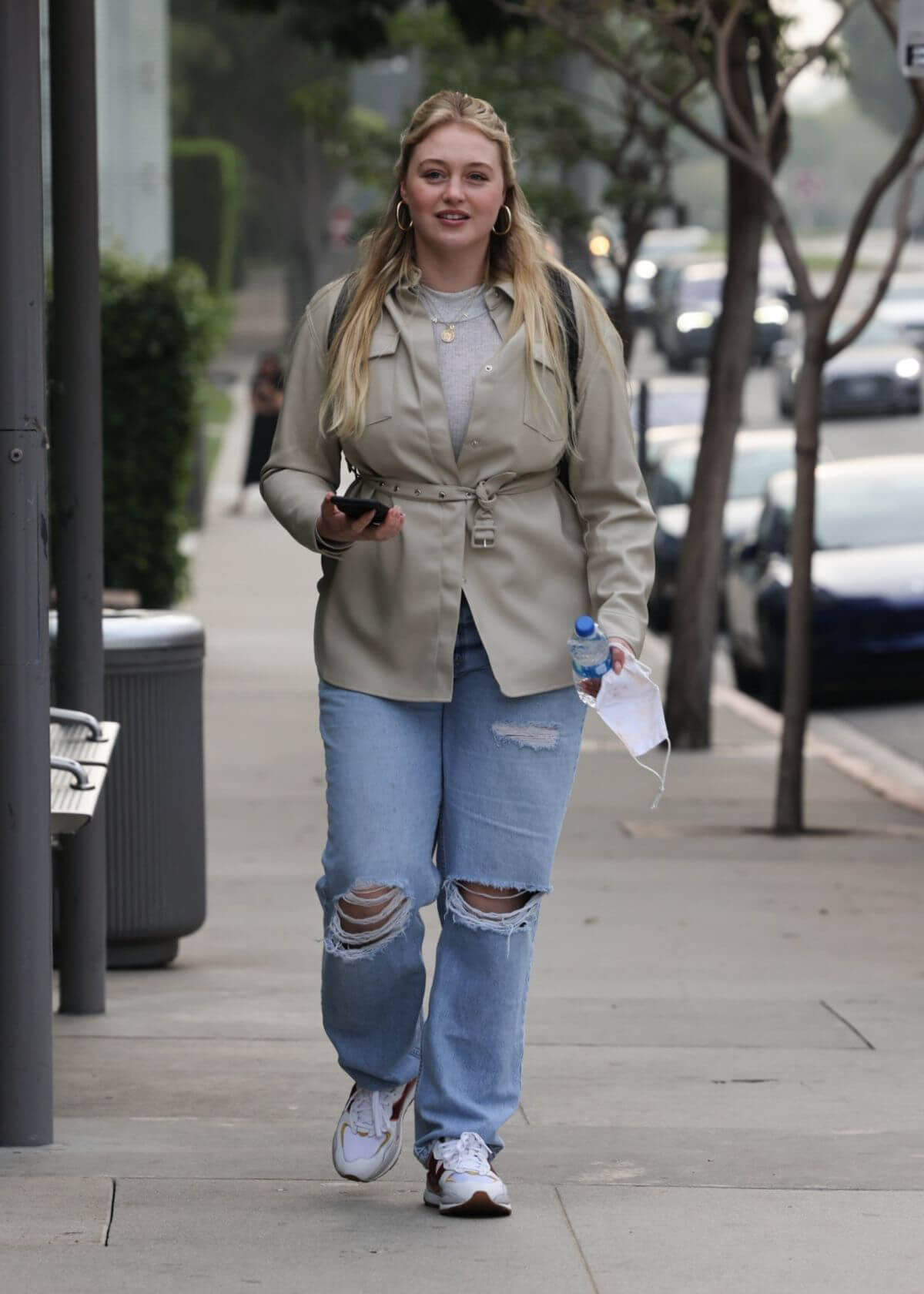 Iskra Lawrence in Ripped Jeans During Leaves a Meeting in West Hollywood 11/19/2021 3