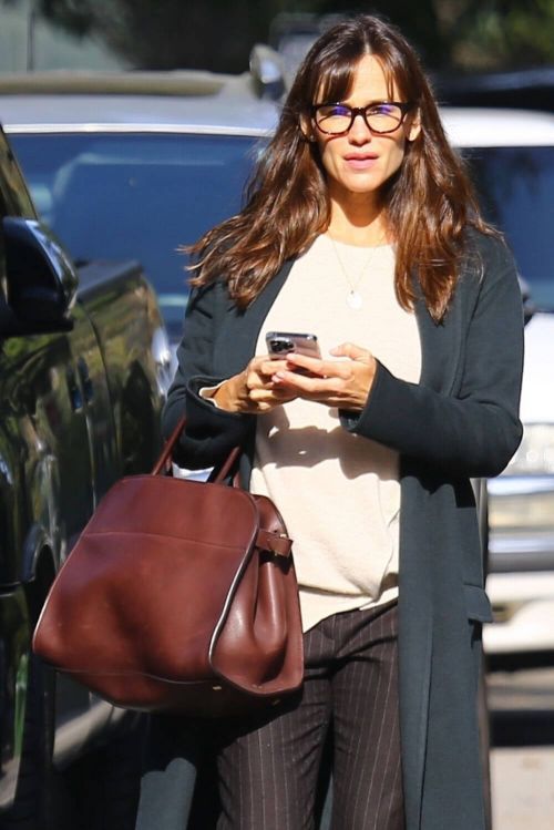 Jennifer Garner Day Out for a Business Meeting in Brentwood 1