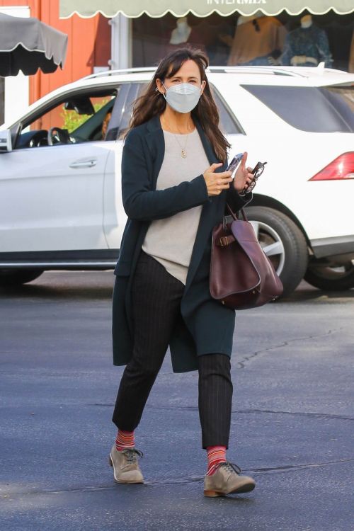 Jennifer Garner Day Out for a Business Meeting in Brentwood 5