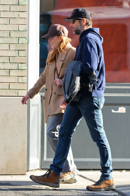 Julianne Moore and Bart Freundlich Walks Out in New York 11/18/2021 1