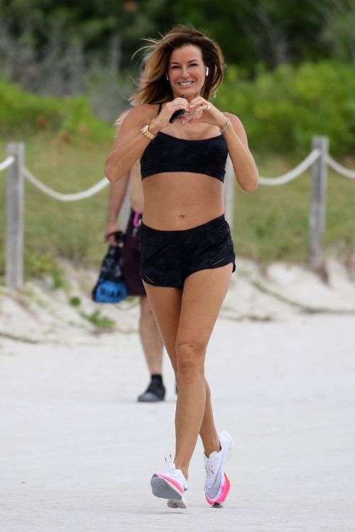 Kelly Killoren Bensimon seen in Short During Jogging on the Beach in Miami 11/18/2021 9