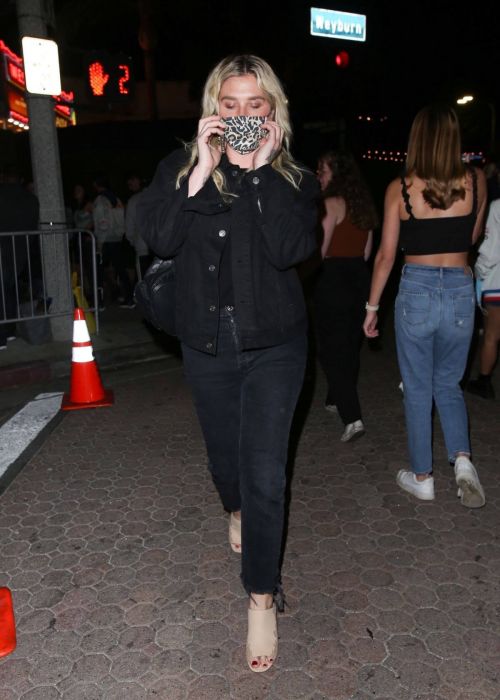 Kesha Night Out at Licorice Pizza Screening at The Fox Theatre in Westwood 11/20/2021 3