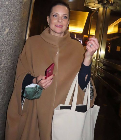 Kimberly Williams-Paisley Arrives at NBC Studios in New York 1