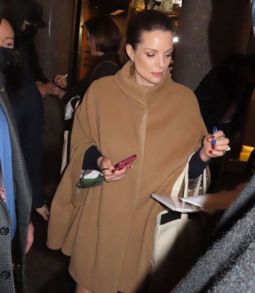 Kimberly Williams-Paisley Arrives at NBC Studios in New York 5