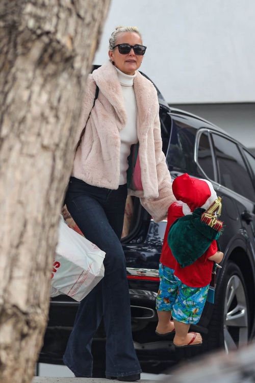 Laeticia Hallyday Shopping Out in Pacific Palisades, California 1