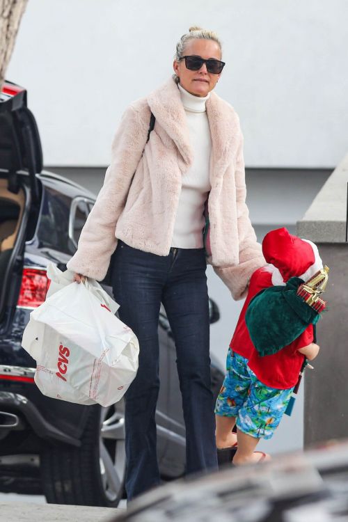 Laeticia Hallyday Shopping Out in Pacific Palisades, California 4