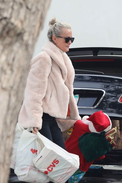 Laeticia Hallyday Shopping Out in Pacific Palisades, California