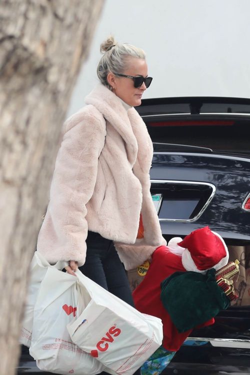 Laeticia Hallyday Shopping Out in Pacific Palisades, California 5