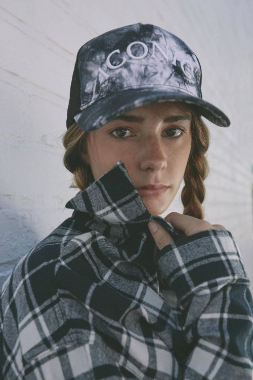 Makenzie Raine Photoshoot for Dlarez Magazine, November 2021 2