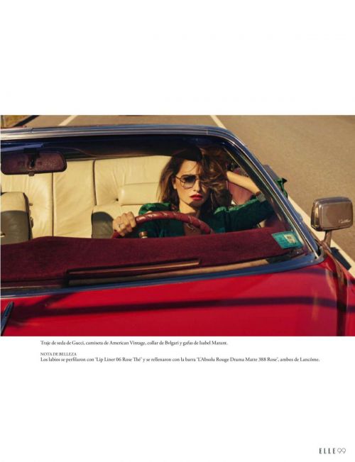 Penelope Cruz Photoshoot in Elle Magazine, Spain December 2021 7