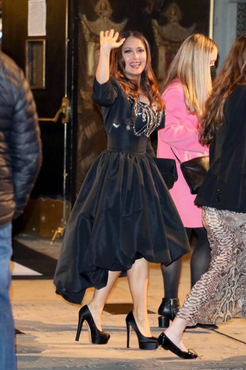 Salma Hayek attends Her Star Ceremony on Walk of Fame in Hollywood 11/19/2021 3