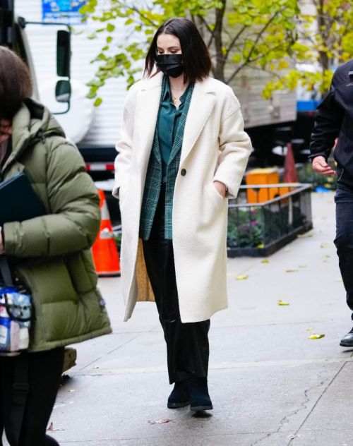 Selena Gomez in Long Coat on the Set of Only Murders in the Building in New York 4