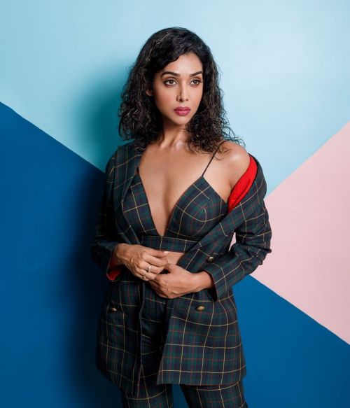 Anupria Goenka in Checked Outfit Designed by Ranbir Mukherjee, December 2021 1
