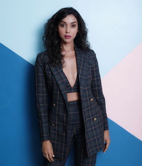 Anupria Goenka in Checked Outfit Designed by Ranbir Mukherjee, December 2021 2