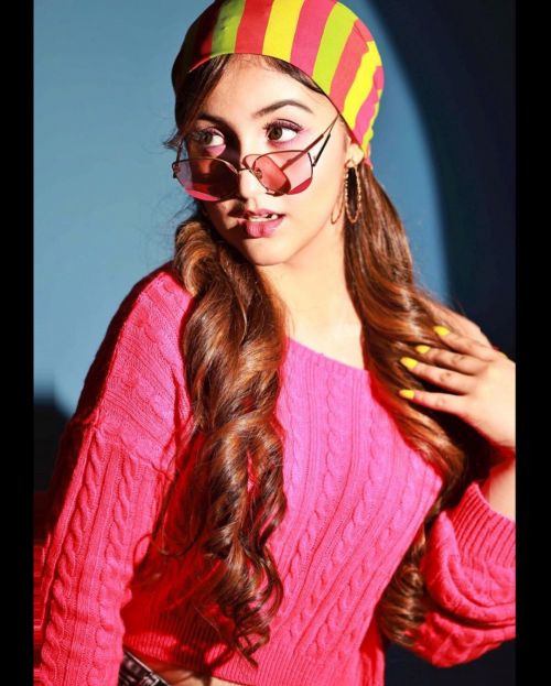 Ashnoor Kaur Photoshoot in Pink Off Shoulder Top at The Resort of Mumbai, December 2021 2