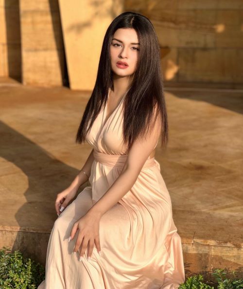 Avneet Kaur photoshoot in a gown in Lonavala, Maharashtra, January 2022 5