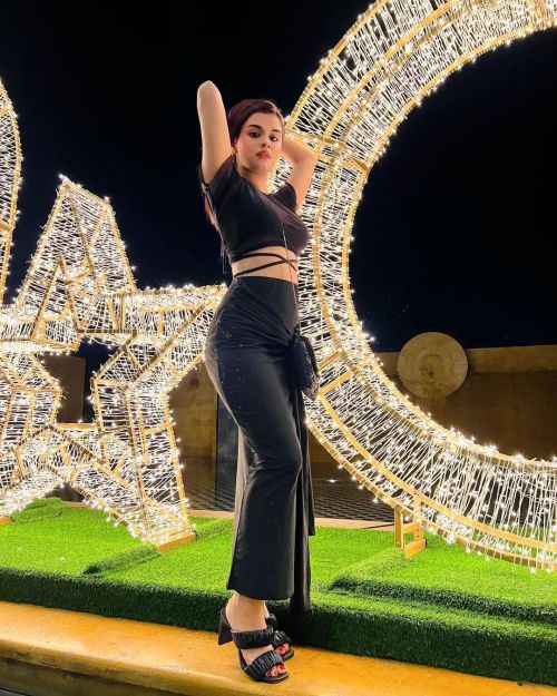 Avneet Kaur Photoshoot in Black Dress Done By Krupa Lakhanii, December 2021 1
