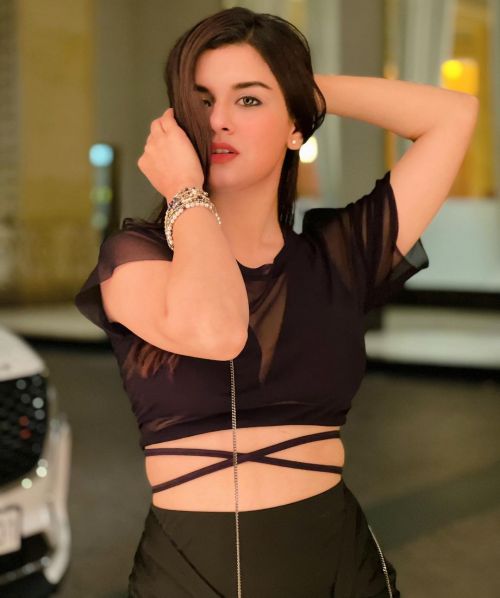 Avneet Kaur Photoshoot in Black Dress Done By Krupa Lakhanii, December 2021 2