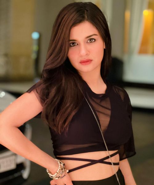 Avneet Kaur Photoshoot in Black Dress Done By Krupa Lakhanii, December 2021 3